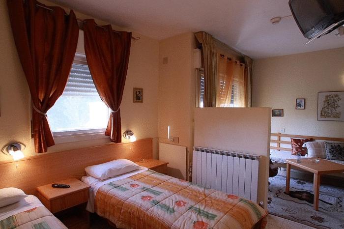 Safed Inn Ngoại thất bức ảnh